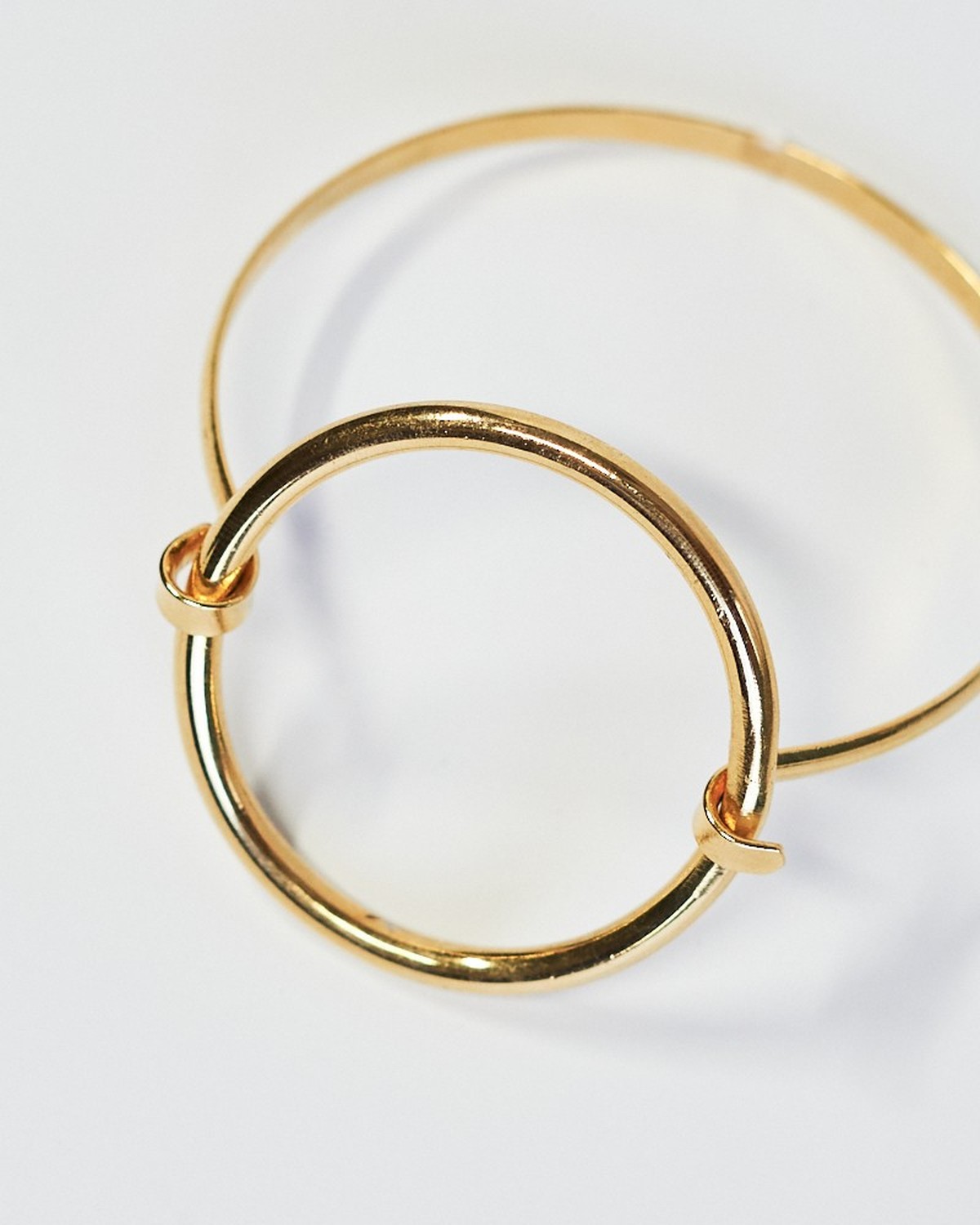 Bracelete Circulo Vazado Dourado