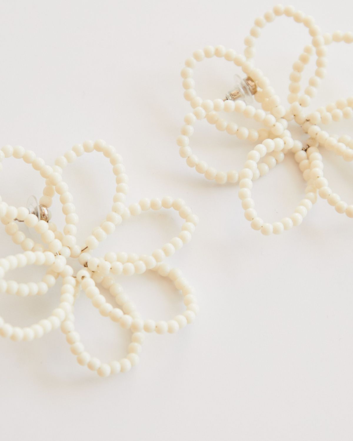 Brinco Maxi Flor Pétala Vazada Off