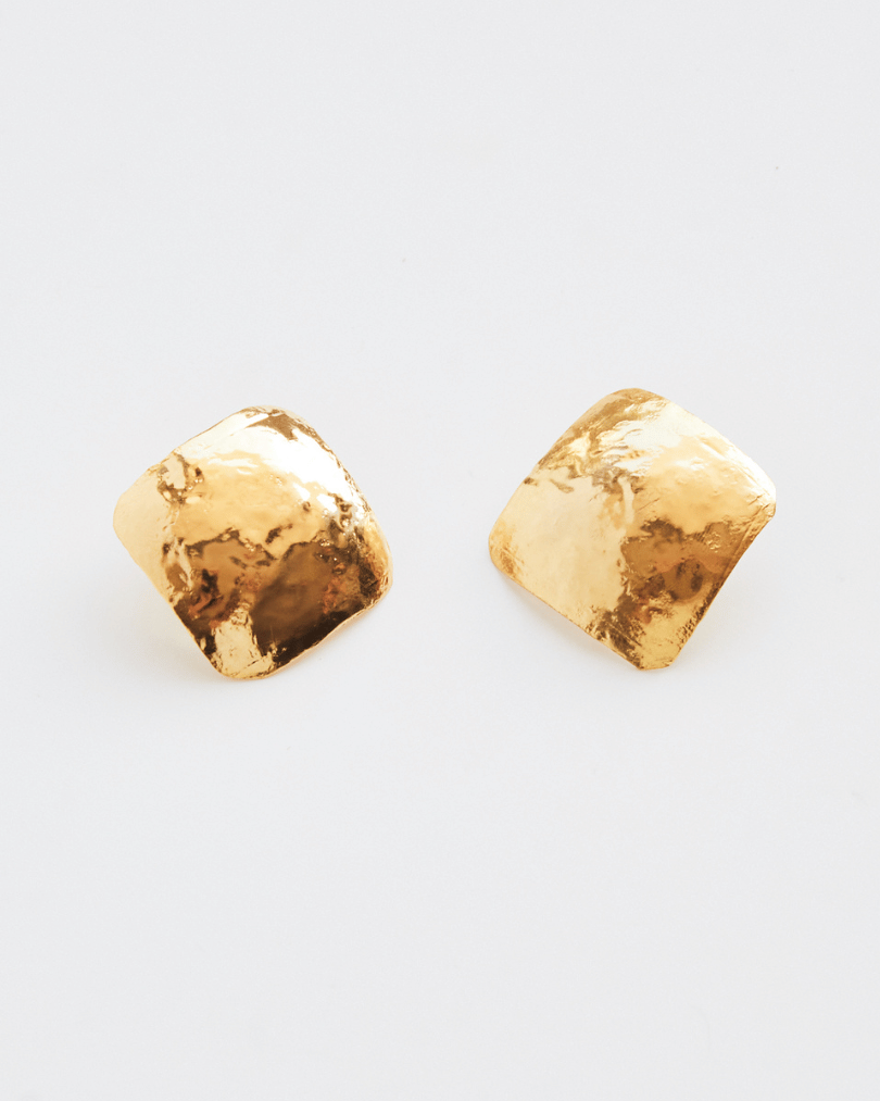 Brinco Placa Martelada Dourado