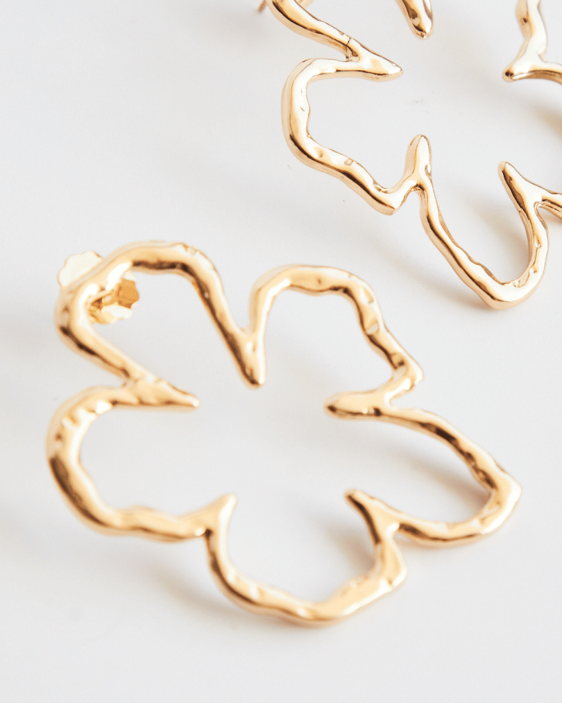 Brinco Flor Orgânico Metal Dourado