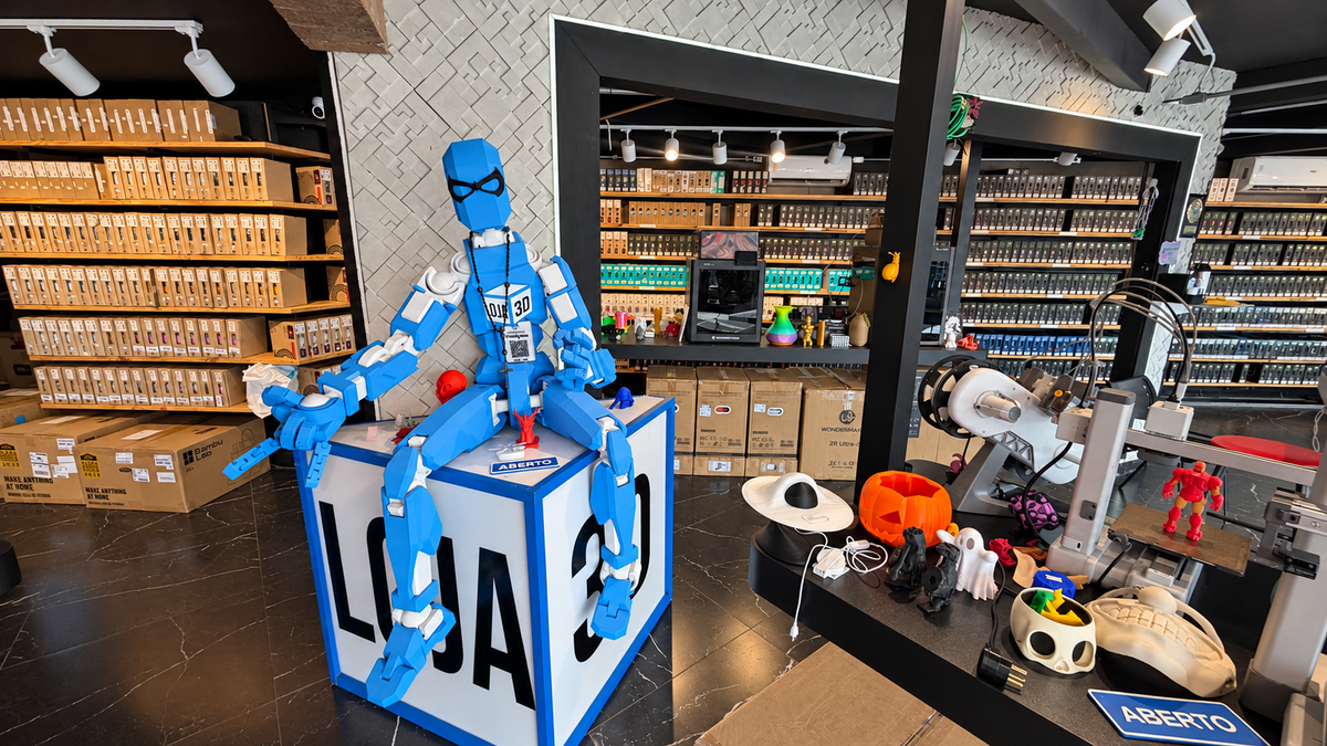 Peças impressas em 3D na Loja 3D, na Feira dos Importados de Brasília