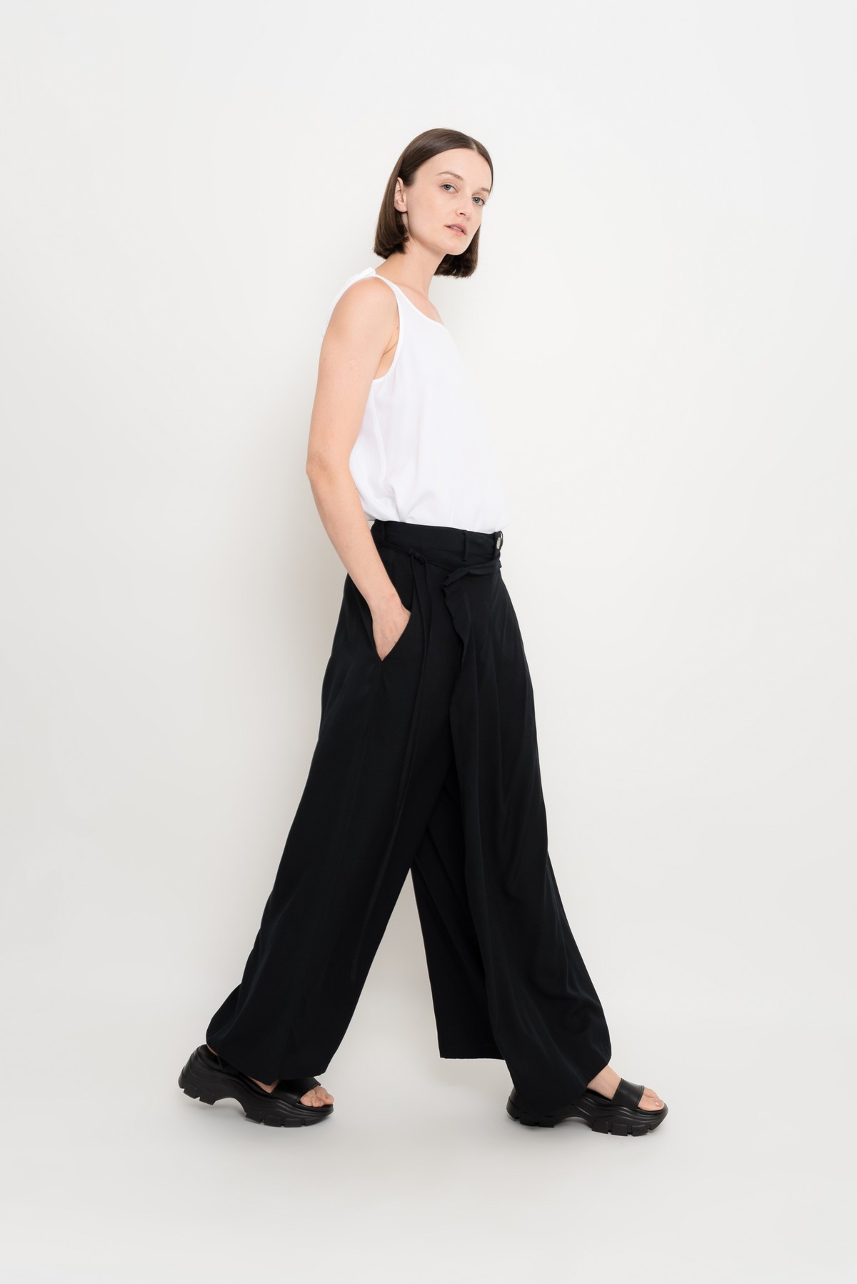 saia-calça transpassada em modal | modal crossover culottes pants