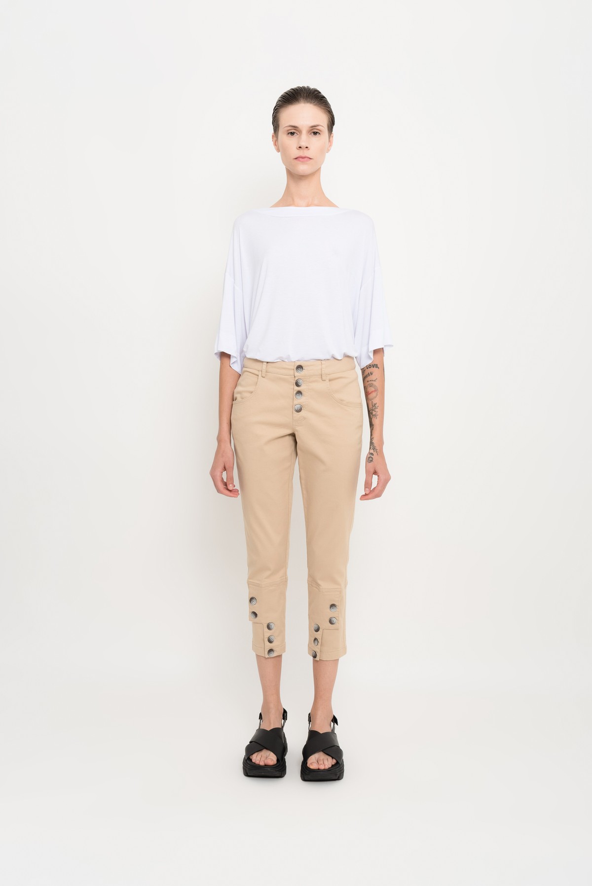 calça em sarja com botões | modal twill pants with buttons