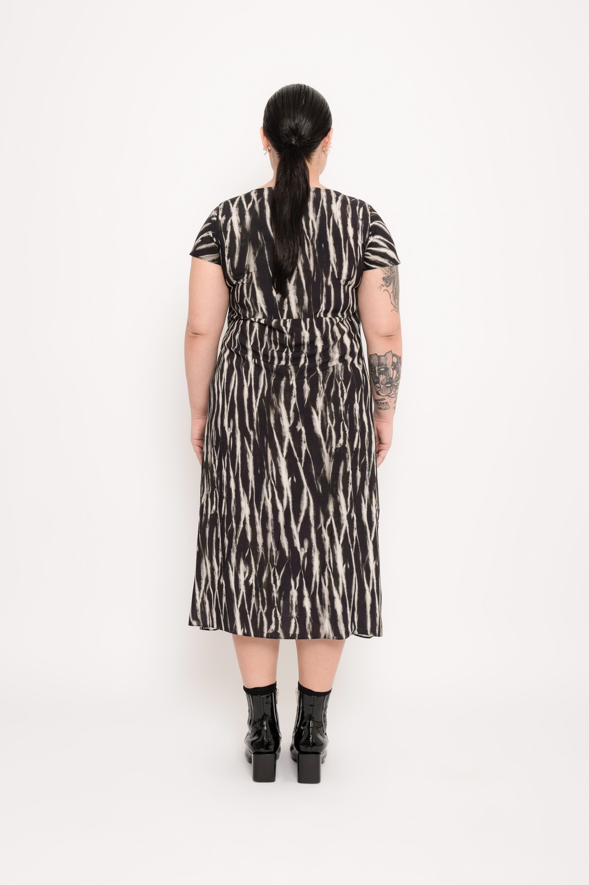 vestido estampado com amarração | printed viscose dress with drawstring
