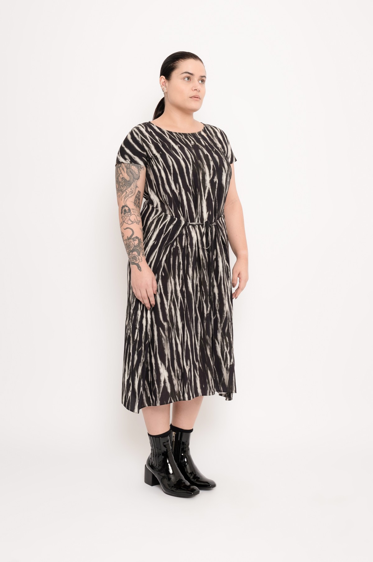 vestido estampado com amarração | printed viscose dress with drawstring