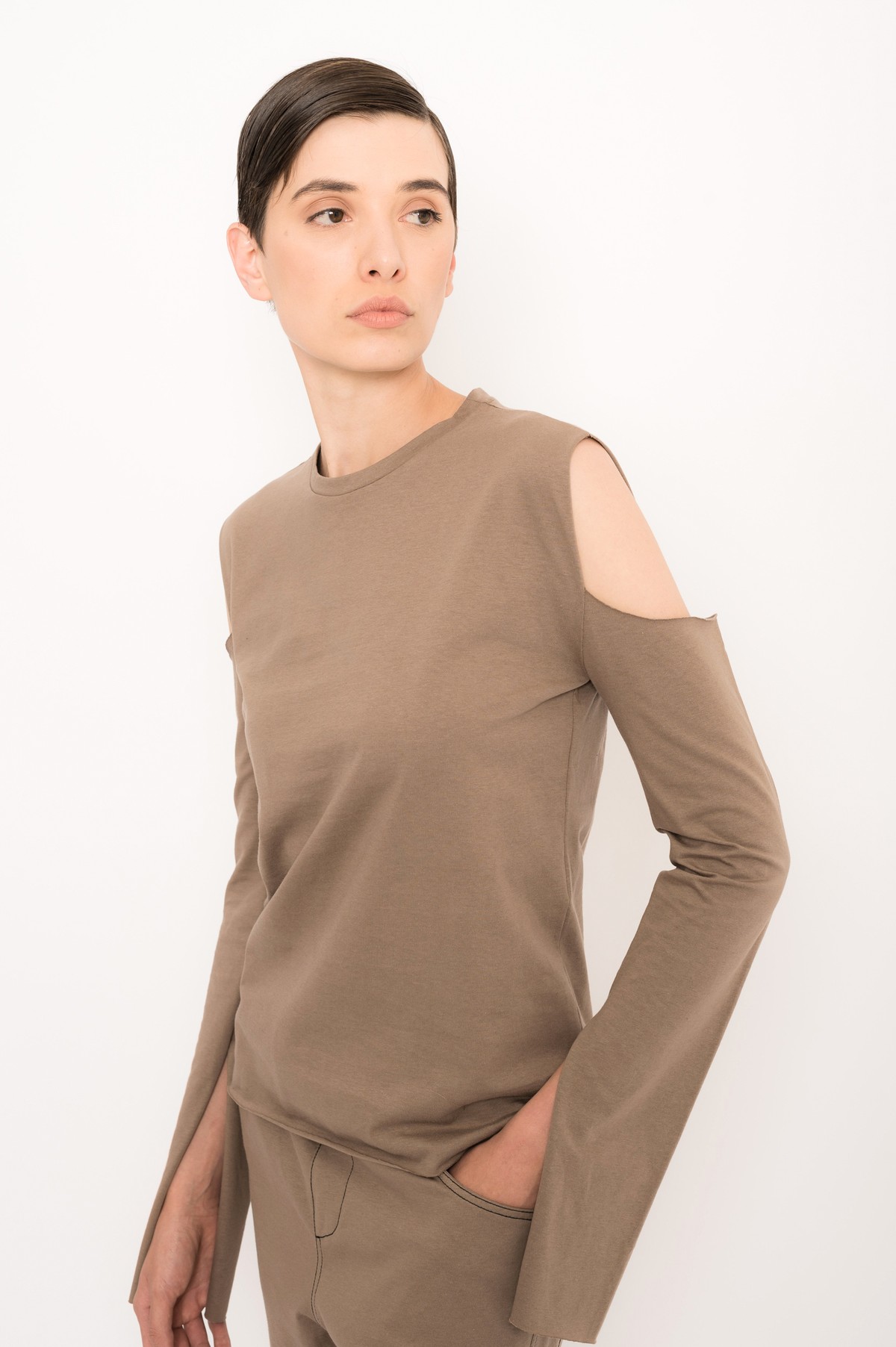 top com recortes em algodão orgânico | organic cotton jersey top with cutouts