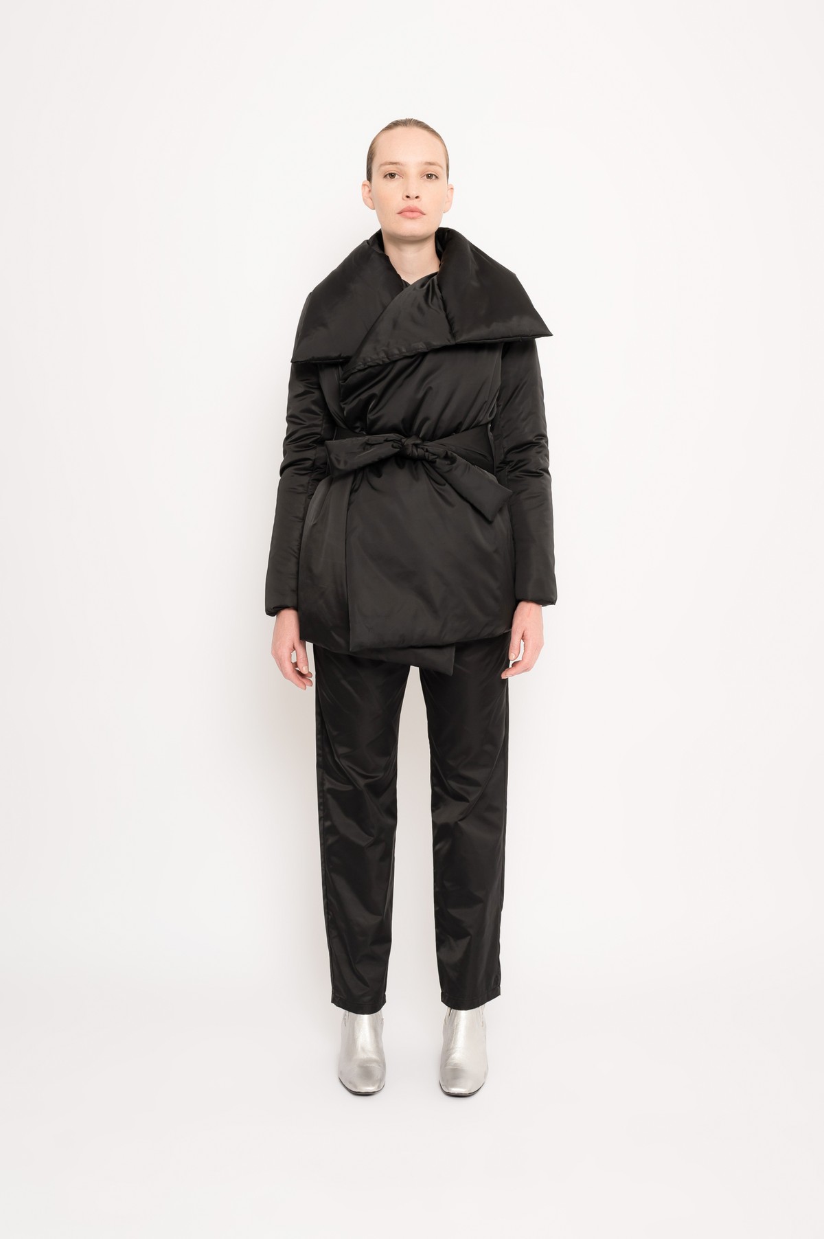 casaco acolchoado com amarração | puffer coat with strap