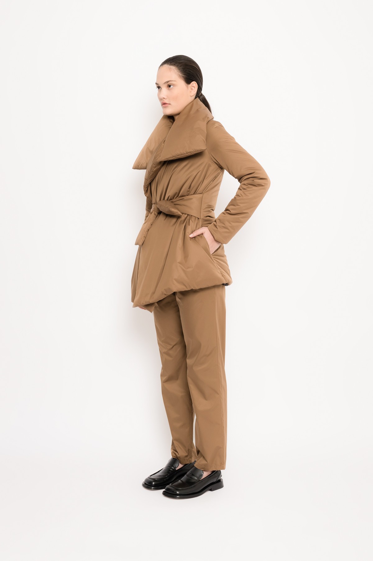 casaco acolchoado com amarração | puffer coat with strap