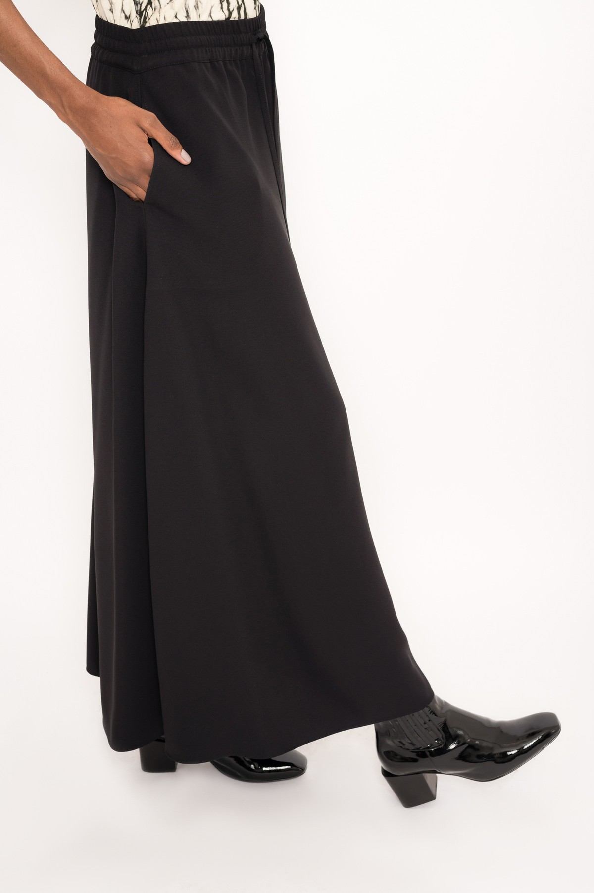 saia esportiva em crepe | creped long skirt with drawstring