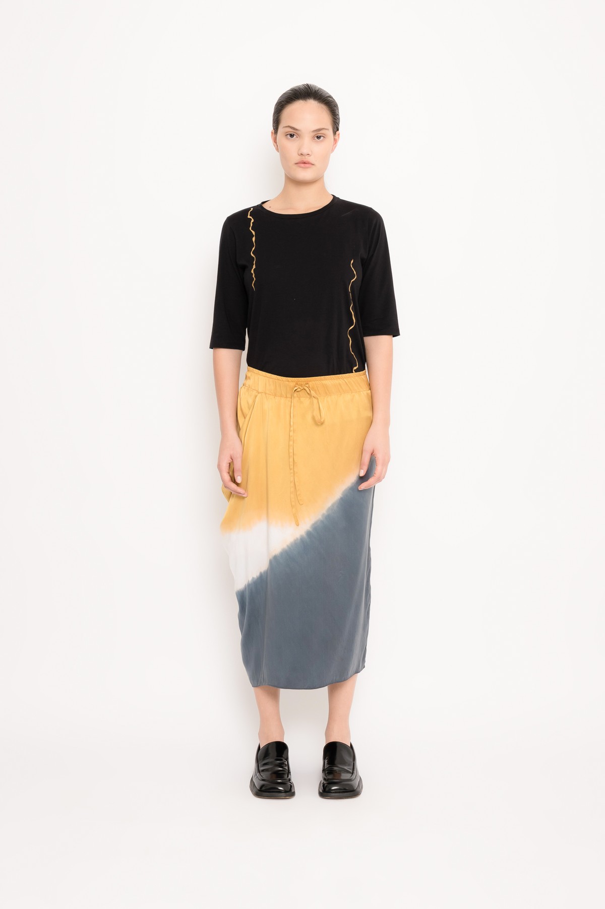 saia assimétrica em seda tinturado artesanal | asymmetric silk skirt with artisanal dye