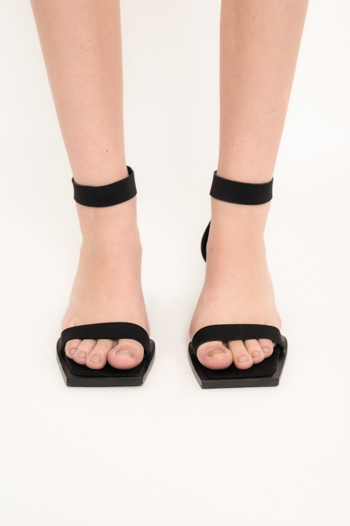sandália anabela em neoprene | neoprene wedge sandals