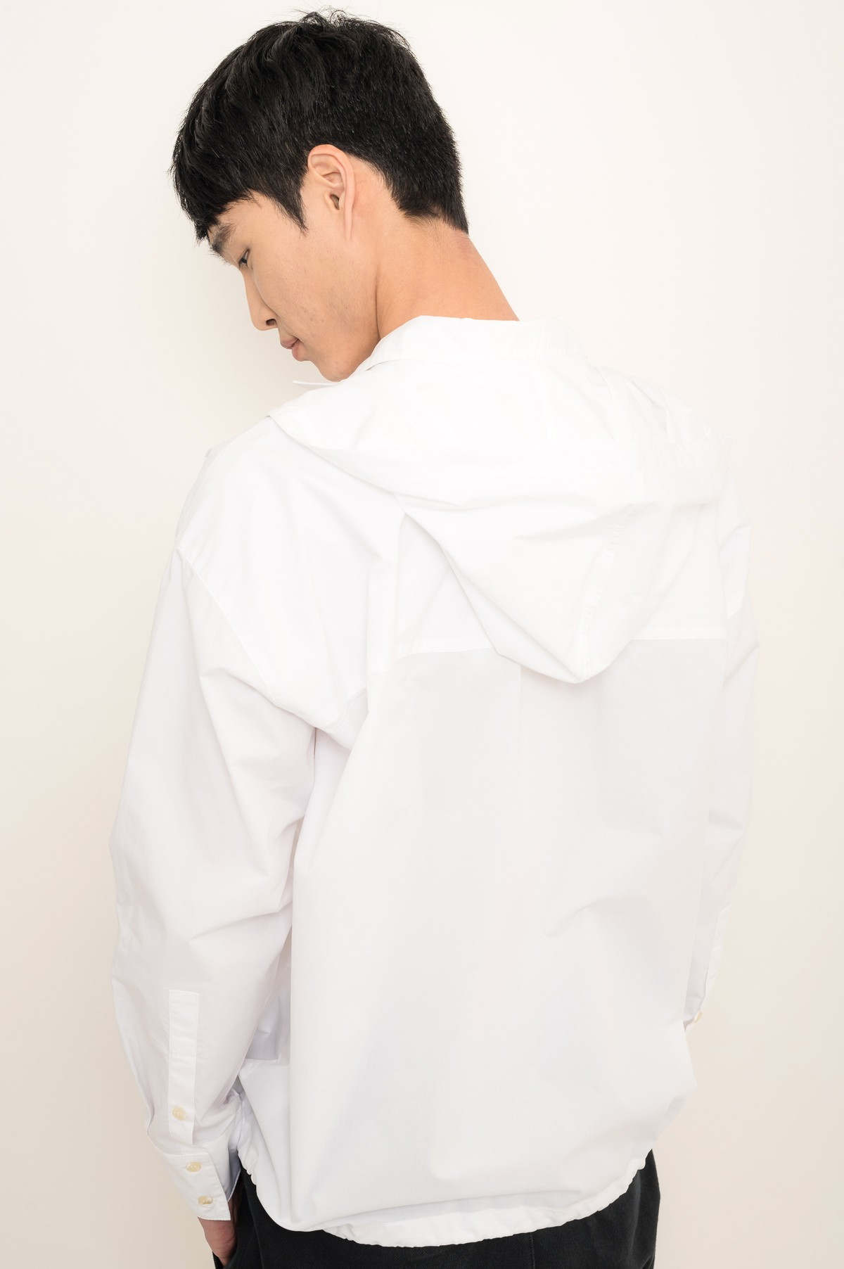 camisa parka em tricoline orgânica com capuz | organic cotton parka shirt with hood