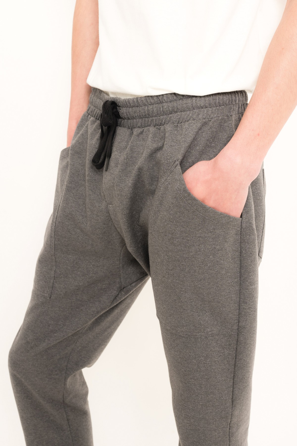 calça em moletom reciclado com bolsos | recycled french terry pants with pockets