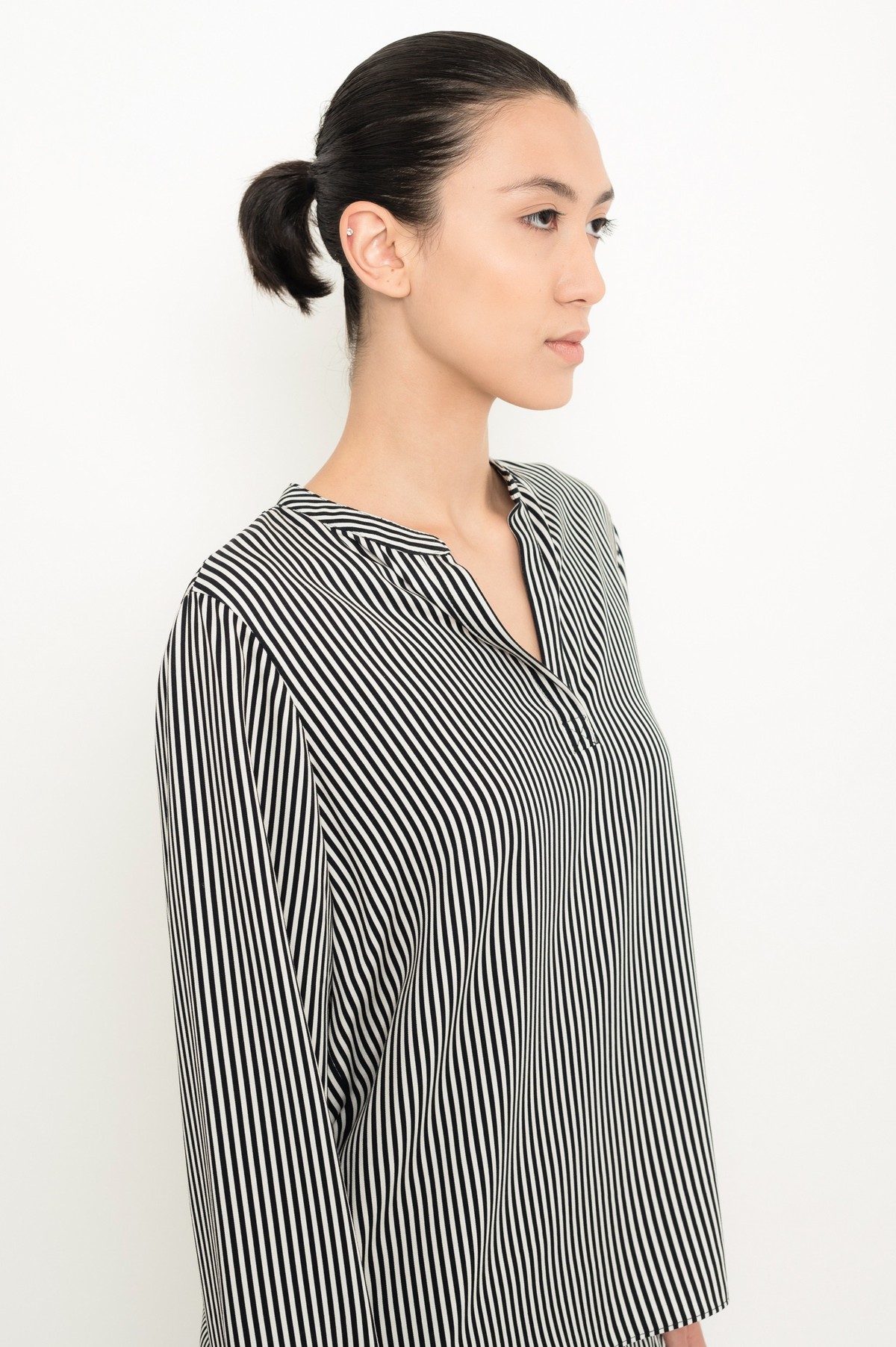 camisa listrada em viscose | collarless viscose striped shirt