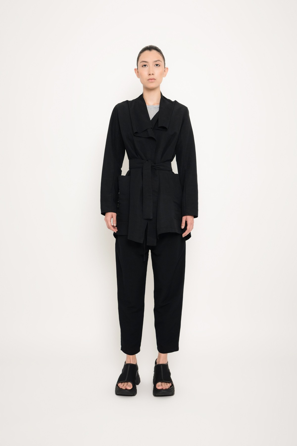 casaco transpassado em modal e linho | wrap-front modal linen coat with strap