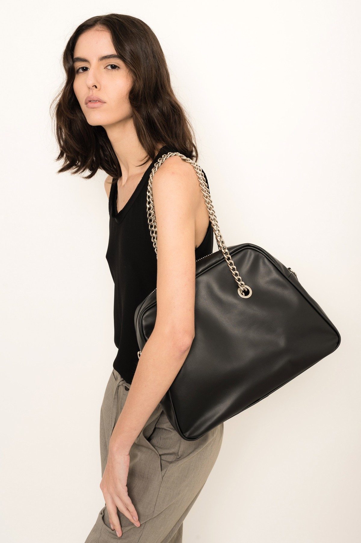 bolsa em couro com alça de corrente | leather bag with chain strap