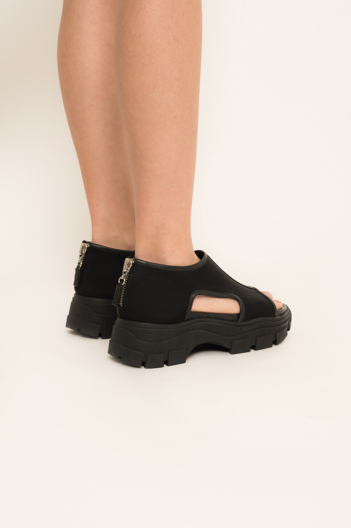 sandália com plataforma robusta em neoprene | neoprene robust sandals