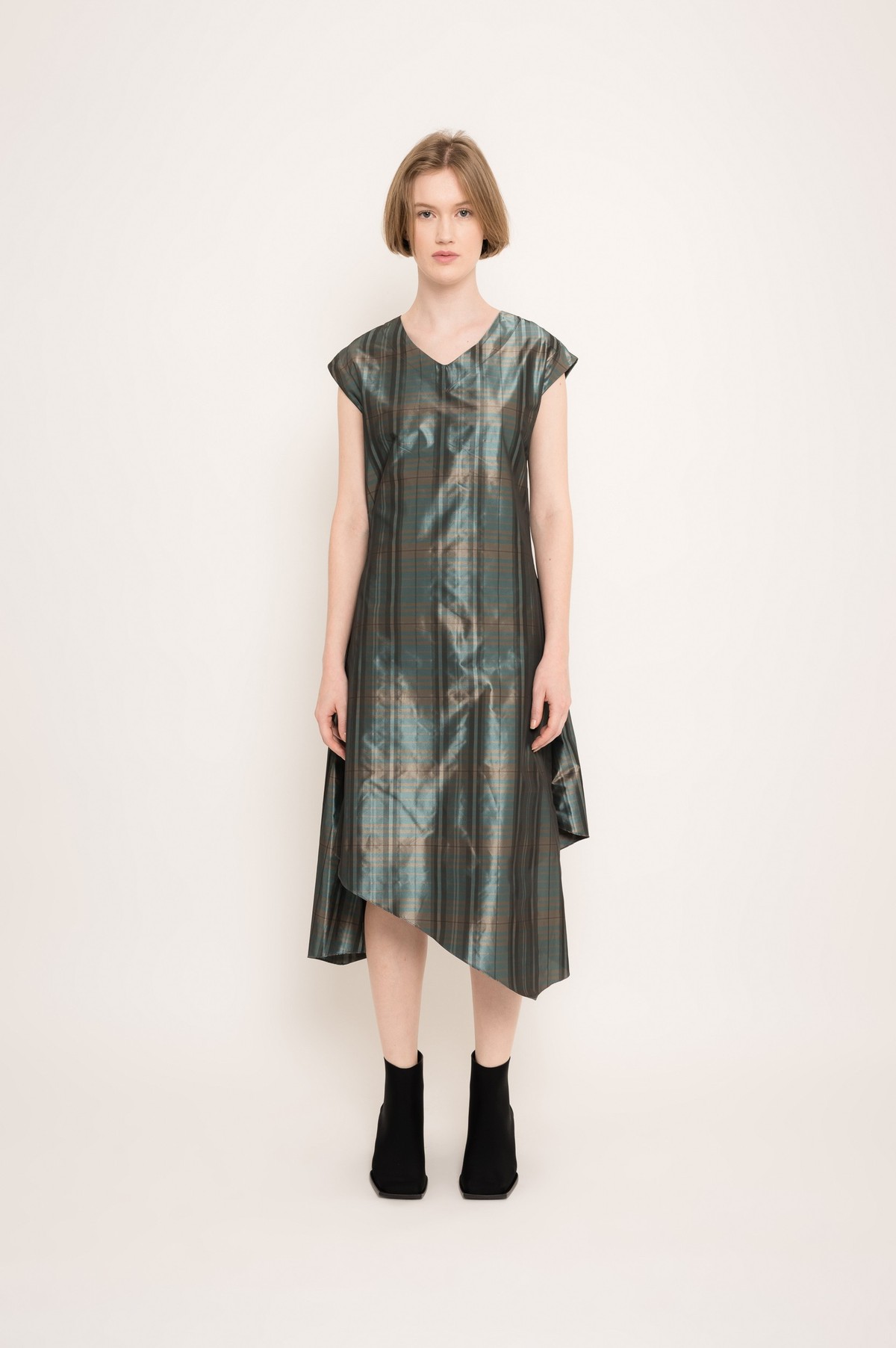 vestido assimétrico xadrez | plaid asymmetrical dress
