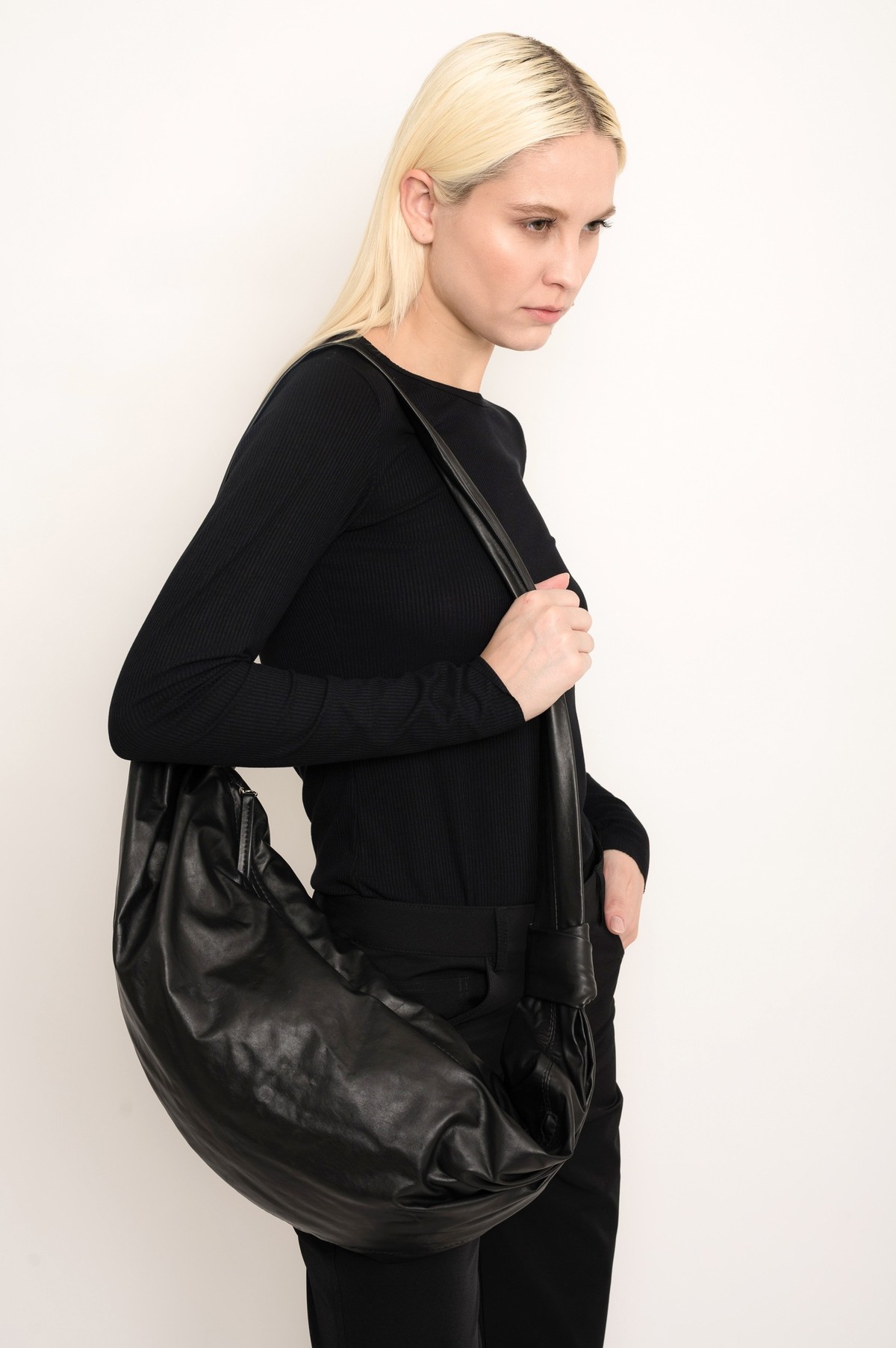 bolsa grande de ombro em couro | large leather shoulder bag