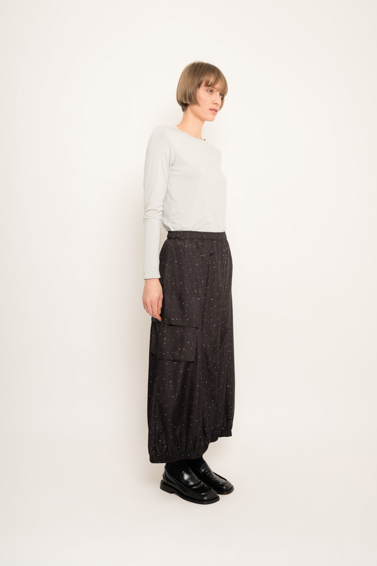saia midi em tecido tecnológico estampado | printed wide midi skirt with pocket