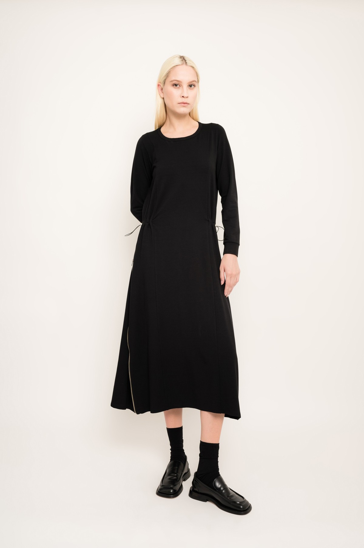 vestido longo em moletom de viscose com zíper | french terry long dress with zipper details