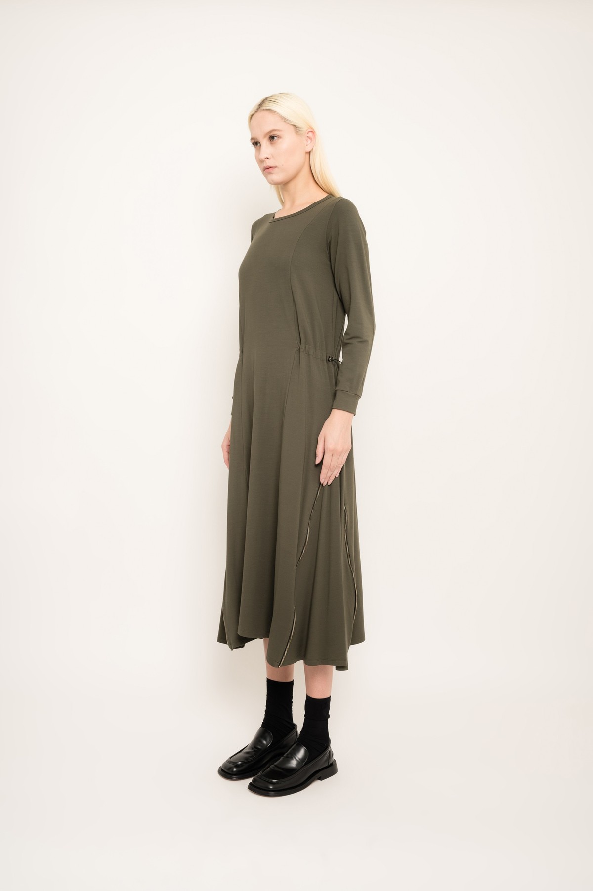 vestido longo em moletom de viscose com zíper | french terry long dress with zipper details