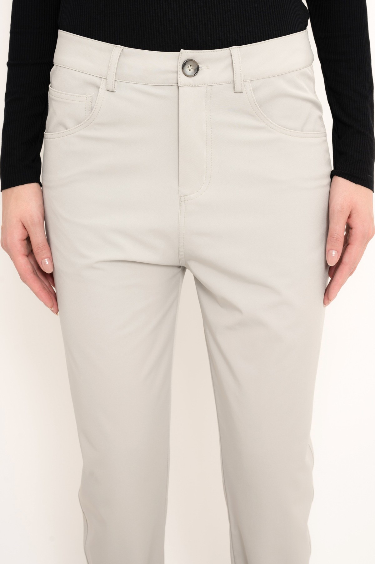 calça five-pockets em tecido tecnológico  | five-pocket pants with technological fabric