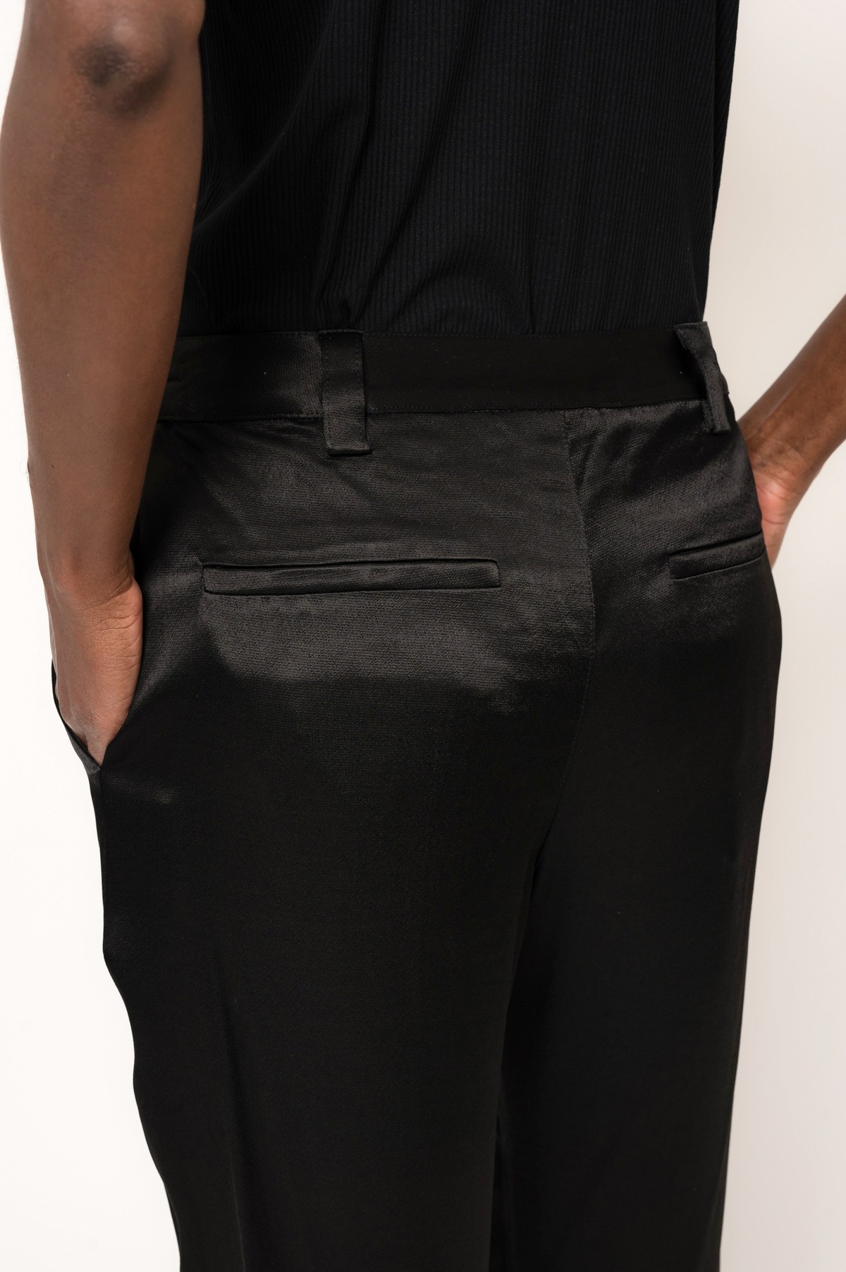 calça de alfaiataria em cetim com ziper | viscose satin tailoring pants