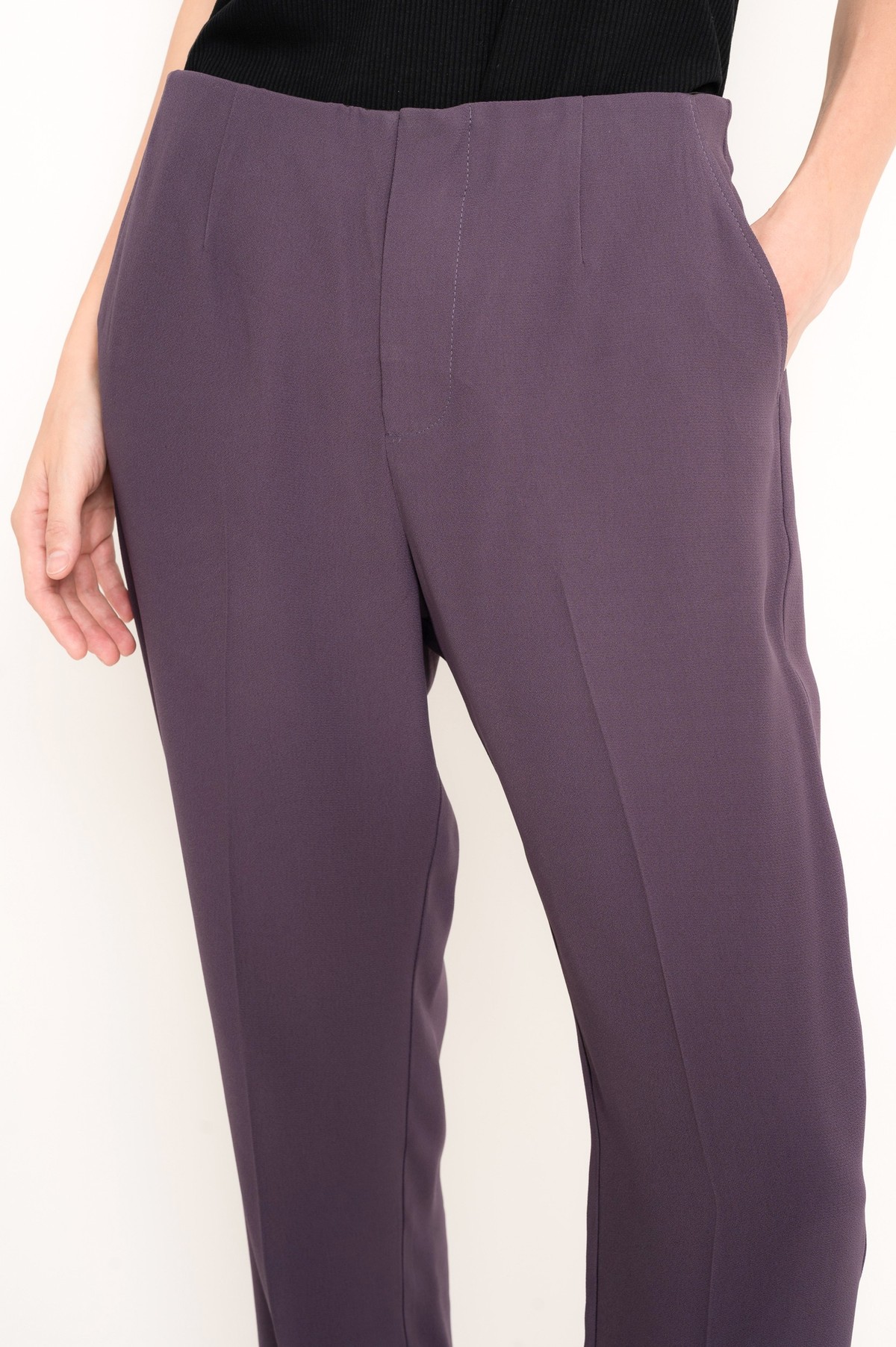 calça de alfaiataria em crepe com elástico | crepe tailoring straight pants