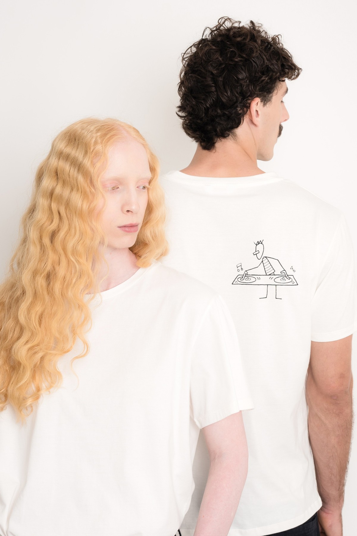 camiseta em algodão orgânico com silk Yuval Robichek 