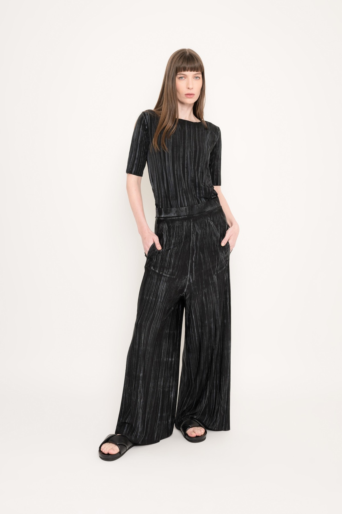 calça ampla em malha plissada com jateado | pleated jersey wide pants with sandblasting