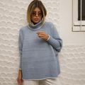 Poncho Tricot Gola Alta Azul Céu e Branco
