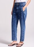 Calça Jeans Mom Recortes 