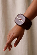 Pulseira Madeira Favo Grossa Marrom Escuro