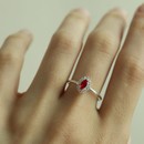imagem do produto Anel - Heirloom Rubi 100% Prata  | Ring – Heirloom Rubi Silver