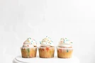 cupcakes  baunilha (sprinkles)