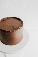 bolo borda irregular (glacê de chocolate)