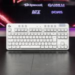 Teclado Mecânico Gamer Sem Fio Logitech G715 RGB Lightsync Branco Switch GX Marrom ABNT 920-010702 - DESLACRADO
