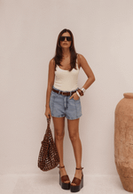 Short Reto Linea Claro