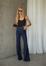 Calça Flare Comfort Escura