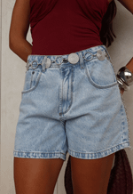 Short Mom Essentials Claro