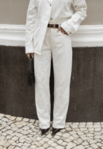 Calça Reta Bordado Belle Line Off White