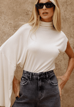 Blusa Assimétrica Marbella Aveia