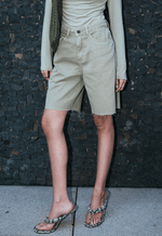 Bermuda Jorts Signature Folha Seca