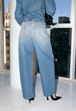 Calça Barrel Clair Dirty Wash