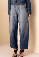 Calça Barrel Clair Dirty Wash