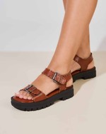 Sandália Flatform Tratorada Giovana Caramelo