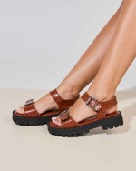 Sandália Flatform Tratorada Giovana Caramelo