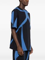 Camiseta gola redonda com recortes