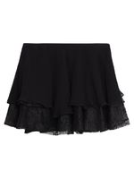 Saia de renda com camadas